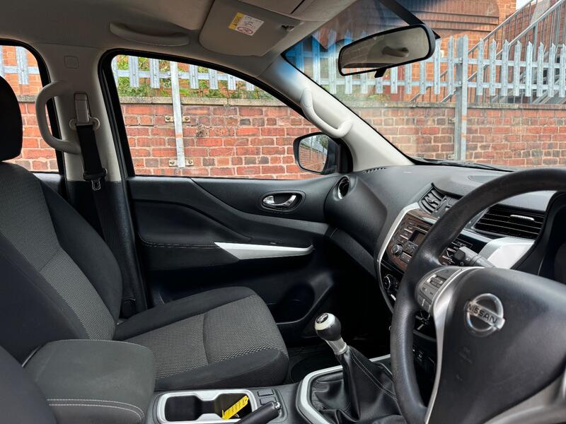 NISSAN NAVARA