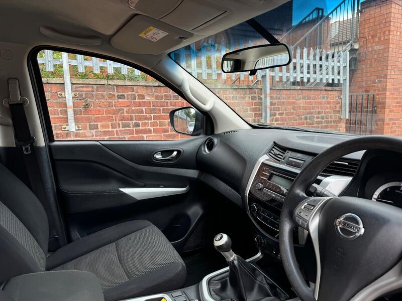 NISSAN NAVARA