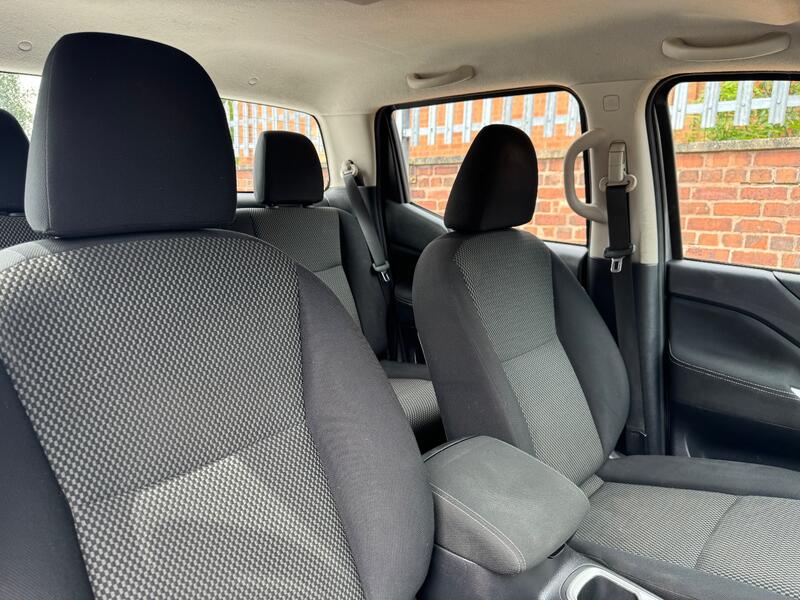 NISSAN NAVARA