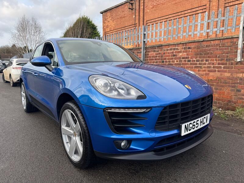 PORSCHE MACAN