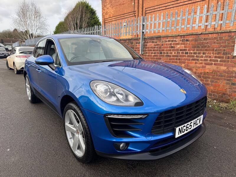 PORSCHE MACAN