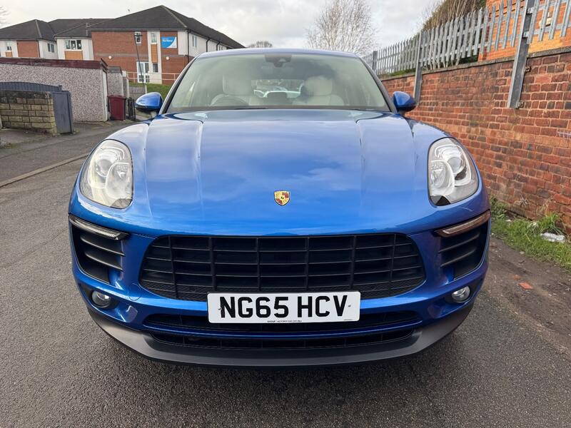 PORSCHE MACAN