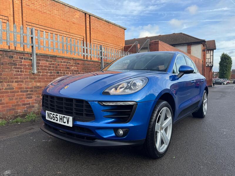 PORSCHE MACAN