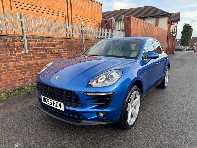 PORSCHE MACAN