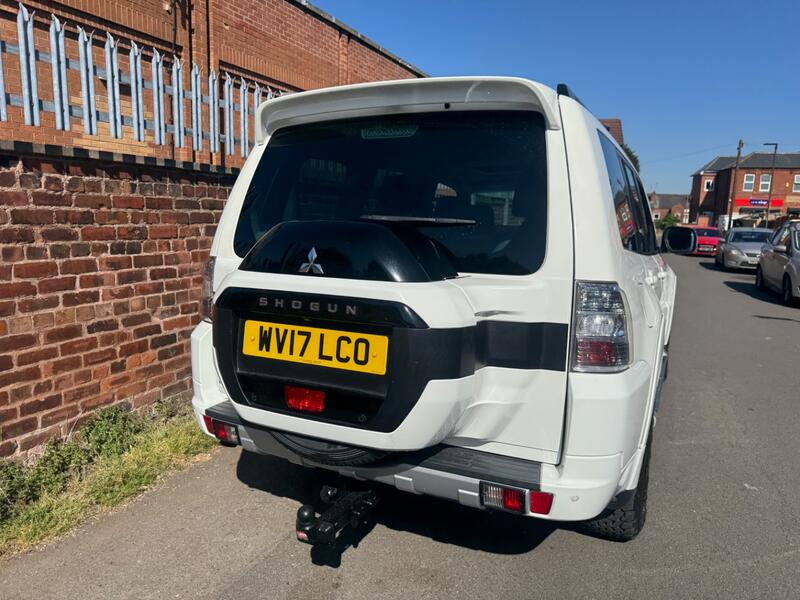 View MITSUBISHI SHOGUN 3.2 DI-DC SG3