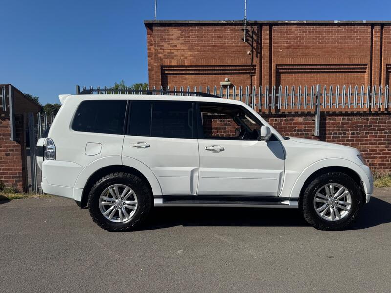 View MITSUBISHI SHOGUN 3.2 DI-DC SG3