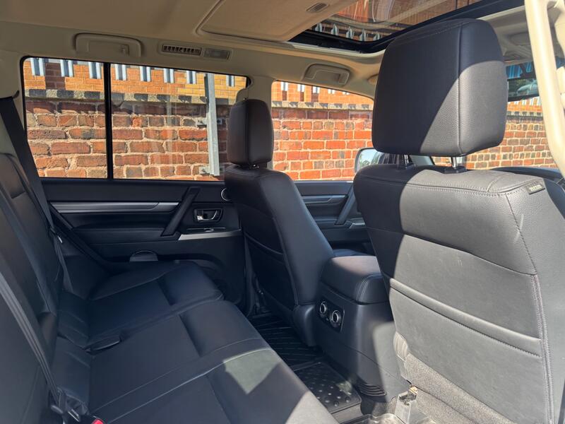 MITSUBISHI SHOGUN