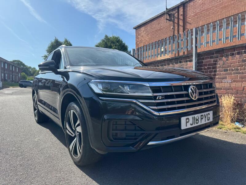 View VOLKSWAGEN TOUAREG 3.0 TDI V6 R-Line Tech