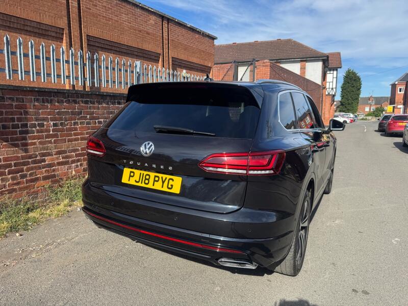 View VOLKSWAGEN TOUAREG 3.0 TDI V6 R-Line Tech