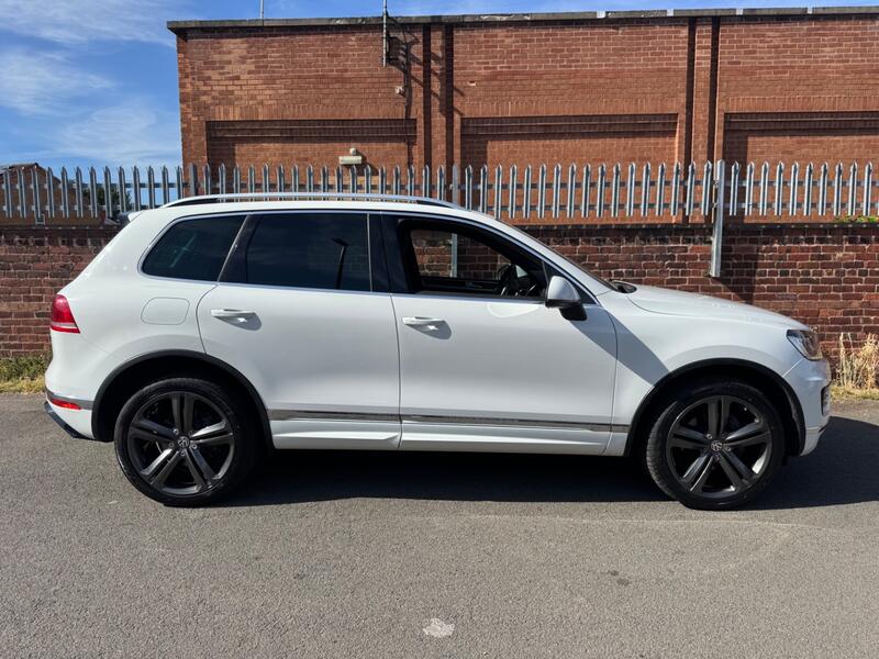 View VOLKSWAGEN TOUAREG 3.0 TDI V6 BlueMotion Tech R-Line Plus